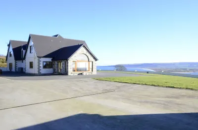 Templeview Lodge Hoteles cerca de Big White Bay