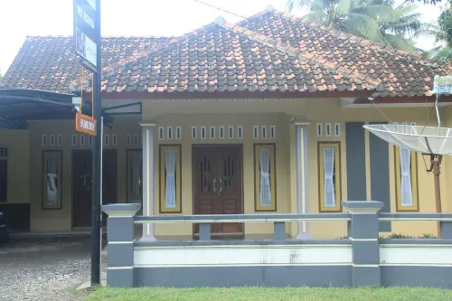 Jelajah Batukaras Hotels in Cimerak