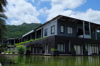 Avartarn Miracles Hotel