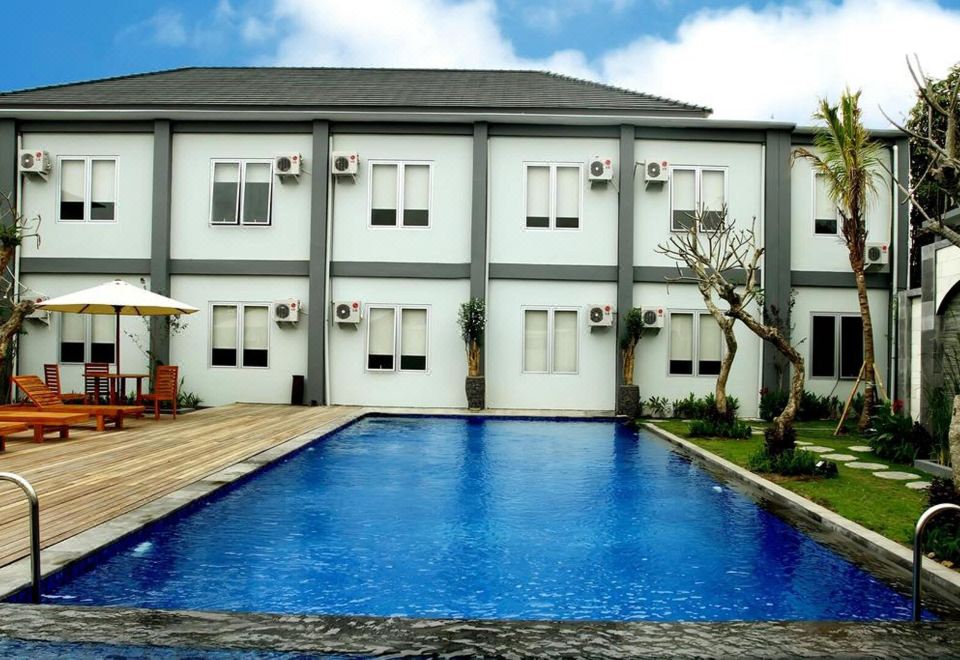 디프라야 롬복 호텔 수영장