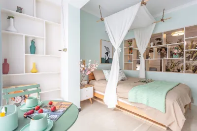 Wanting A Homestay (Qinglan Road)