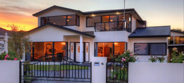 Birchwood, Devonport Self-Contained Self Catering Accommodation Hotels in Devonport