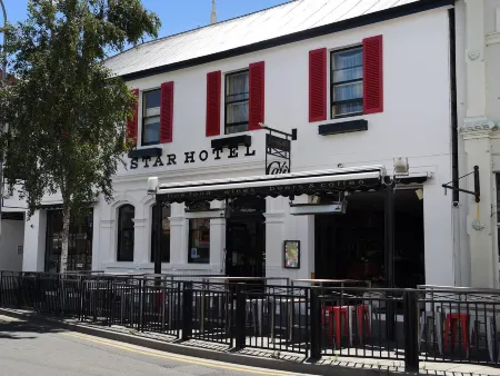 Star Bar Cafe & Hotel