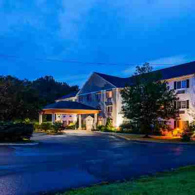 Best Western Plus Berkshire Hills Inn  Suites Hotel Exterior