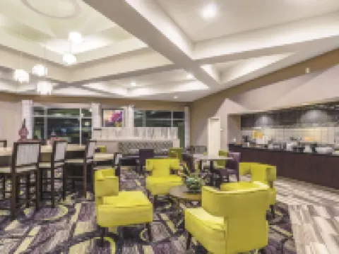 La Quinta Inn & Suites by Wyndham Denver Boulder-Louisville Hotels in Boulder County