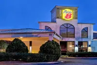Super 8 by Wyndham Huntersville/Charlotte Area Hôtels à : Huntersville