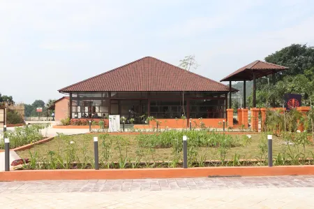 Statue of Unity - Tent City Отели рядом с достопримечательностью «Стейтью Оф Юнити»