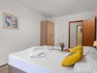 Marina Hotels in Vratarusa
