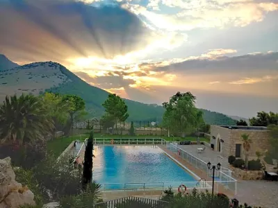 Parador de Jaen Các khách sạn gần Aulario Flores de Lemus