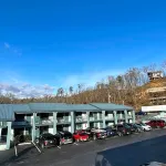 Country Town N' Suites - parking