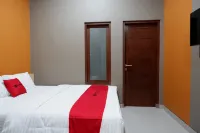 RedDoorz Syariah Near Stasiun Tegal Hotels in East Tegal