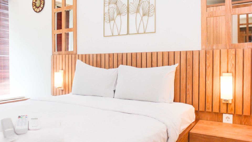 High Floor Studio Grand Kamala Lagoon Apartment Near Mall by Travelio