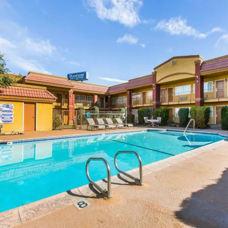 Rodeway Inn & Suites Corona