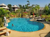 Baan Chai Thung Resort - piscina