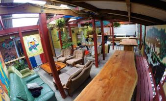 Bazil's Backpackers BBH Hostel & Surf School