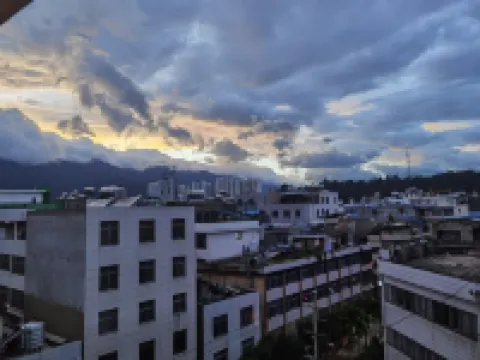 Dali Canger Xiaozhu Scenic Apartment (Huadian Road No.1)