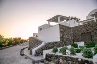 Shades of White Villas Hotels in Pyrgos