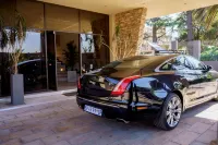 One O Eight Boutique Hotel - parking