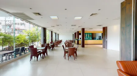 Chawlada Hotel Отели рядом с достопримечательностью «The National Museum of Nakhon Si Thammarat»