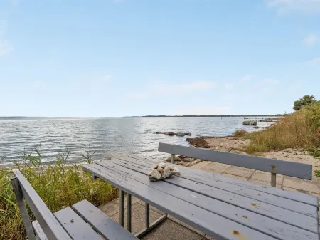 "Tana" - 5m from the Sea Отели в г. Skarup Fyn