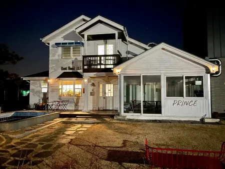 Daeboodo Prince Pension Отели рядом с достопримечательностью «365 대부도 캠핑시티»