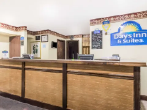 Days Inn & Suites by Wyndham Youngstown / Girard Ohio Hotels in Trumbull County