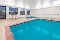 Super 8 by Wyndham Big Cabin/Vinita Area - Motels