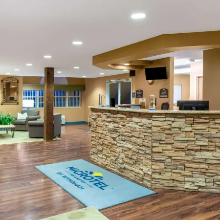 Microtel Inn & Suites by Wyndham Raton