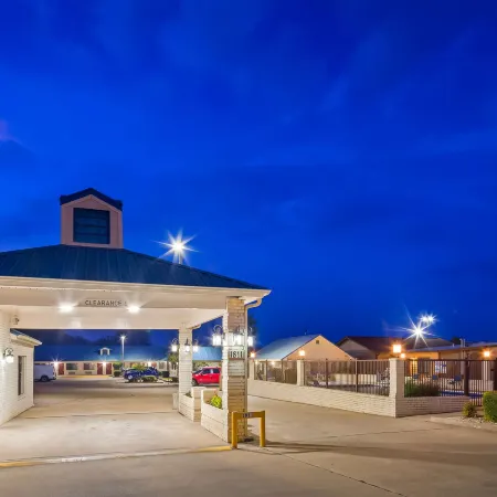 Best Western Regency Inn  Suites