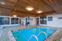Sandman Hotel Hamilton - Pools