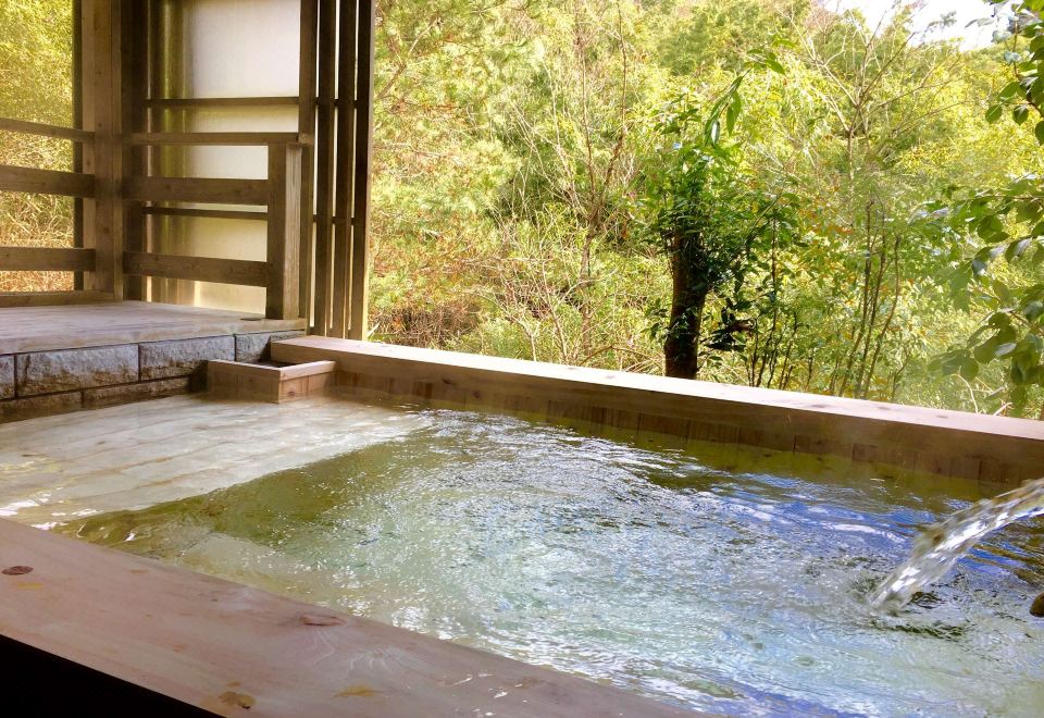 슈고진 온센 내부