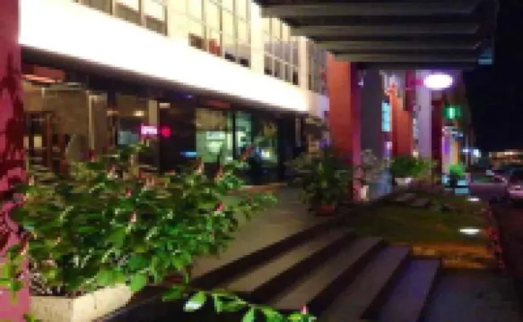 De Botani Hotel