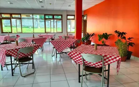 Grha Kasih Отели рядом с достопримечательностью «Sunset Point Telaga Saat Puncak»