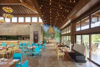 Indura Beach & Golf Resort. Curio Collection by Hilton - breakfast