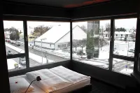Kult Hotel - parking