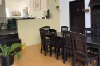 Family Guest House Malang - 2-Star