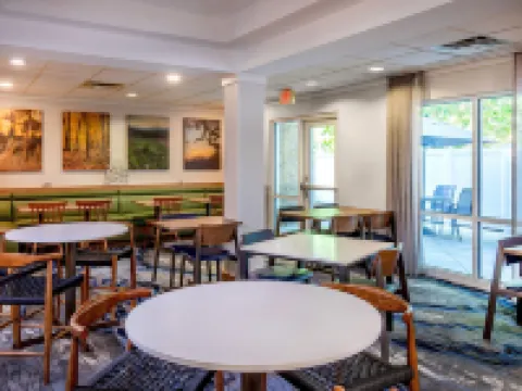 Fairfield Inn & Suites Brunswick Freeport Hotels in Brunswick