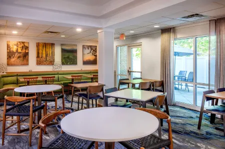 Fairfield Inn & Suites Brunswick Freeport Отели в г. Боудойн