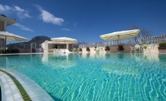 2. Hotel le..