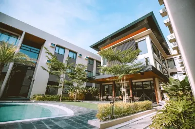 The Maximilian Hotel Hotels in 