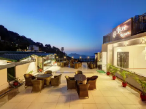 Luxe Resorts - Centrally Heated Air Conditioned Hotel in the Heart of Kasauli Hotels in Solan