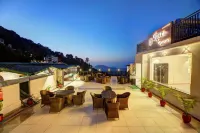 Luxe Resorts - Centrally Heated Air Conditioned Hotel in the Heart of Kasauli Hotels in Kasauli