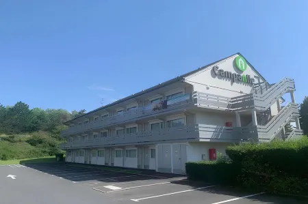 Campanile Caen Est - Mondeville Отели в г. Коломбель