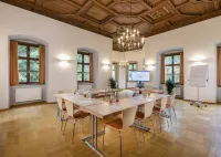 JUFA Hotel Schloss Röthelstein - Parkplatz