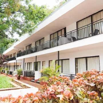The Byke Royal Pearl Anjuna Отели рядом с достопримечательностью «Пляж Морджим»
