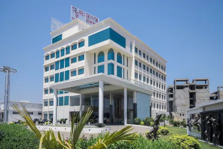 Regenta Central Somnath, Bhalpara Отели рядом с достопримечательностью «Veraval Seafront»