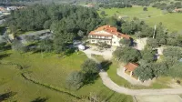 Hotel Rural Finca Liceo Hotels in La Adrada