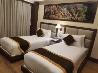 Hotel Rimi International (800 m Away from Ujjayanta Palace) Отели в г. 