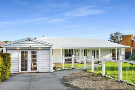 Sol Yarra Valley   Barrel Sauna   Spa  Urban List Отели рядом с достопримечательностью «Ярра Вэлли Рацинг»