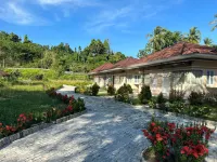 Vogelkopf Resort Hotels near Friwen Beach